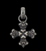 Quarter 4 Heart Crown Short Cross With H.W.O Pendant