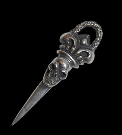 画像1: Skull Crown Dagger With Chiseled Loop Pendant