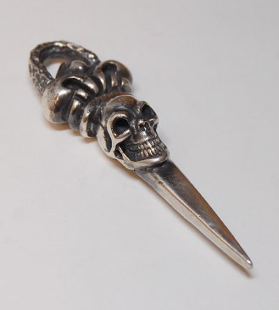 画像2: Skull Crown Dagger With Chiseled Loop Pendant