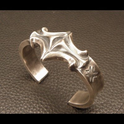 画像13: Sculpted Diamond Flat Bar Bold Bangle