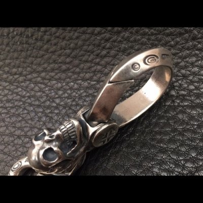 画像12: Skull On Clip With Triangle Hook