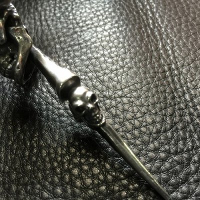 画像14: Large Skull On 2 Skulls Hammer Cross Double Face Dagger Half Size