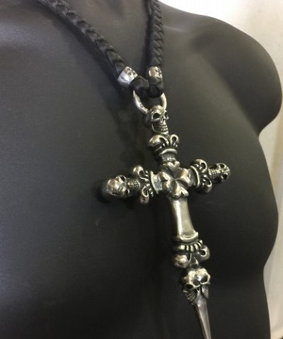 画像15: 3 Skulls On 4 Heart Crown Long Cross Double Face Dagger With Braid Leather Necklace