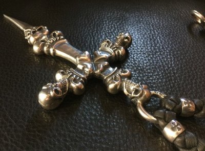 画像7: 3 Skulls On 4 Heart Crown Long Cross Double Face Dagger With Braid Leather Necklace