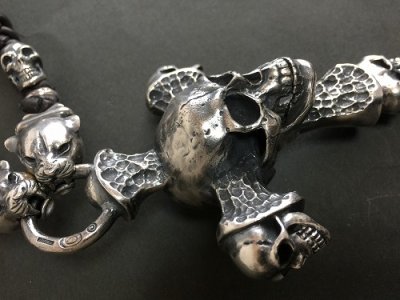 画像7: Large Skull On 2 Skulls Hammer Cross Double Face Dagger With 2 Panther & 2 Skulls Braid Leather Necklace
