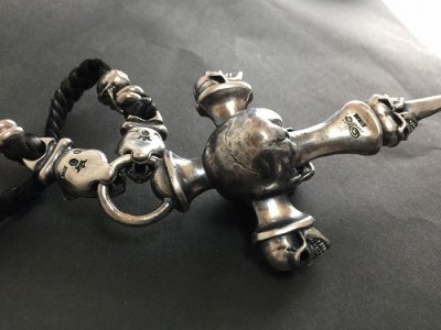 画像10: Large Skull On 2 Skulls Hammer Cross Double Face Dagger With 2 Panther & 2 Skulls Braid Leather Necklace
