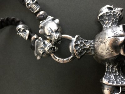 画像17: Large Skull On 2 Skulls Hammer Cross Double Face Dagger With 2 Panther & 2 Skulls Braid Leather Necklace
