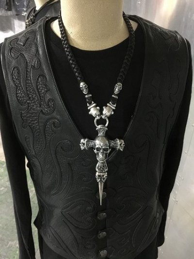 画像20: Large Skull On 2 Skulls Hammer Cross Double Face Dagger With 2 Panther & 2 Skulls Braid Leather Necklace