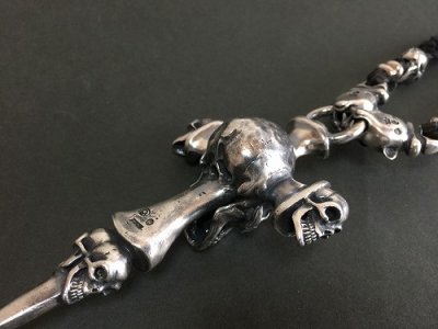 画像9: Large Skull On 2 Skulls Hammer Cross Double Face Dagger With 2 Panther & 2 Skulls Braid Leather Necklace