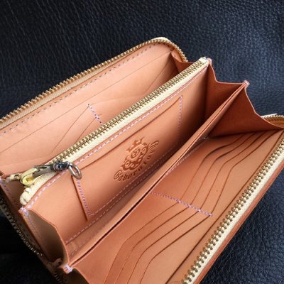 画像10: 24 Skulls On Natural Saddle Leather Round Zip With Single Skull Square Bottom Dagger Zip Pull & Single Skull Zip Pull