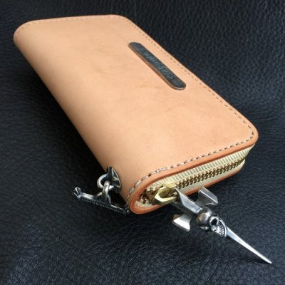 画像8: 24 Skulls On Natural Saddle Leather Round Zip With Single Skull Square Bottom Dagger Zip Pull & Single Skull Zip Pull