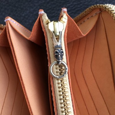 画像12: 24 Skulls On Natural Saddle Leather Round Zip With Single Skull Square Bottom Dagger Zip Pull & Single Skull Zip Pull
