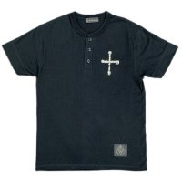 Gaboratory Logo Cross Henley Neck T-shirt