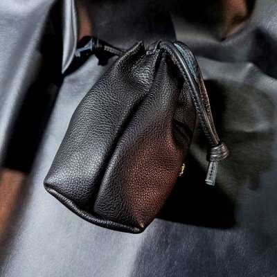 画像15: G&Crown Quarter Cross Oval With Crown Pins Buffalo Leather Drawstring Bag (S)