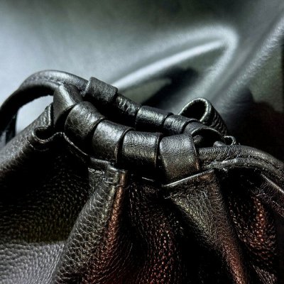 画像5: G&Crown Quarter Cross Oval With Crown Pins Buffalo Leather Drawstring Bag (S)