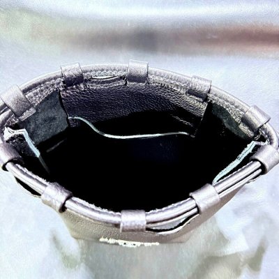 画像11: G&Crown Quarter Cross Oval With Crown Pins Buffalo Leather Drawstring Bag (S)