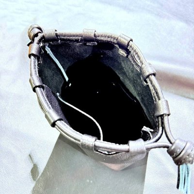 画像10: G&Crown Quarter Cross Oval With Crown Pins Buffalo Leather Drawstring Bag (S)