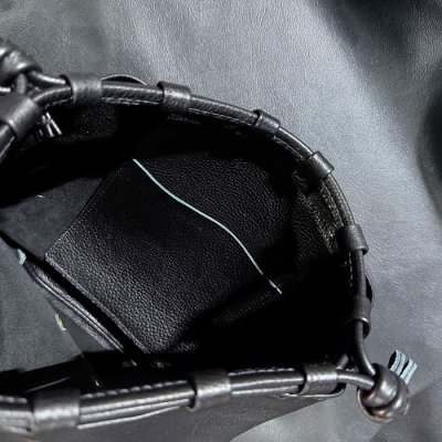 画像4: G&Crown Quarter Cross Oval With Crown Pins Buffalo Leather Drawstring Bag (L)