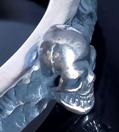 画像16: Twelve Small Skull Pierce On 6.5mm Wide Side Flat Chiseled Bangle Bold [BG-85]