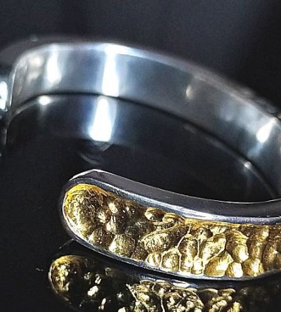 画像11: Pure Gold Wrap 11 x 5mm Wide Side Flat Chiseled Reel Bangle