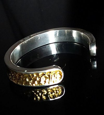 画像9: Pure Gold Wrap 11 x 5mm Wide Side Flat Chiseled Reel Bangle