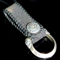 Half Skull Triangle Wire With Hippo Skin Belt Loop