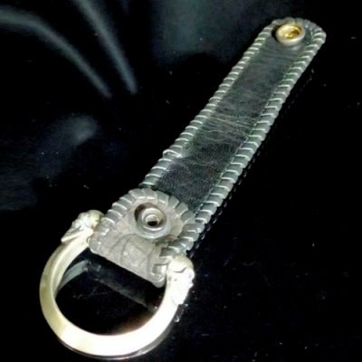 画像4: Half Skull Triangle Wire With Hippo Skin Belt Loop