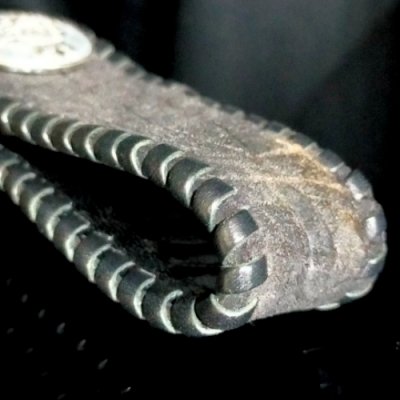 画像14: Half Skull Triangle Wire With Hippo Skin Belt Loop