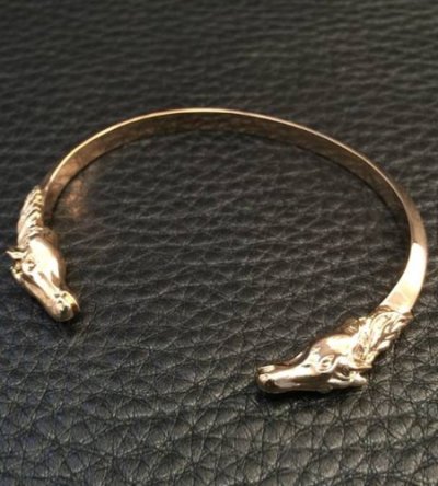 画像10: 10k Gold Quarter Horse Triangle Wire Bangle