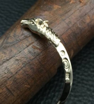 画像11: 10k Gold Quarter Horse Triangle Wire Bangle