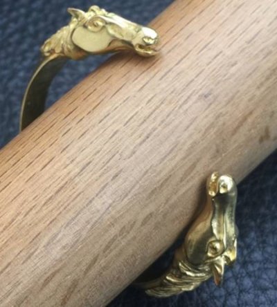画像10: 18k Gold Horse Triangle Wire Bangle