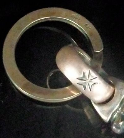 画像13: Sculpted Oval Keeper With Old Bulldog & Key Ring