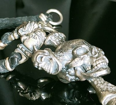 画像13: Large Skull On 2 Skulls Hammer Cross Double Face Dagger With 2 Old Bulldogs Braid Leather Necklace