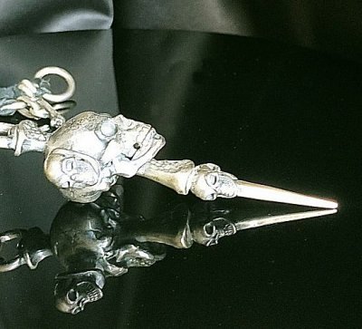 画像12: Large Skull On 2 Skulls Hammer Cross Double Face Dagger With 2 Old Bulldogs Braid Leather Necklace