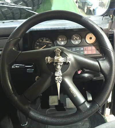 画像1: Large Skull On 2 Skulls Hammer Cross Double Face Dagger Steering Wheel Ornament