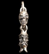 Single Skull With Macarroni Pendant