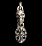 Single Skull With Sculpted Oval Pendant