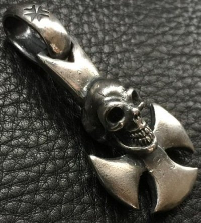 画像7: Round Cross With Skull Pendant