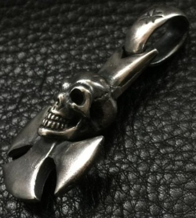 画像5: Round Cross With Skull Pendant