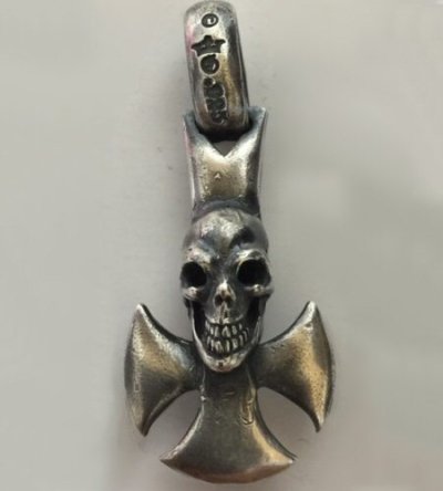 画像9: Round Cross With Skull Pendant