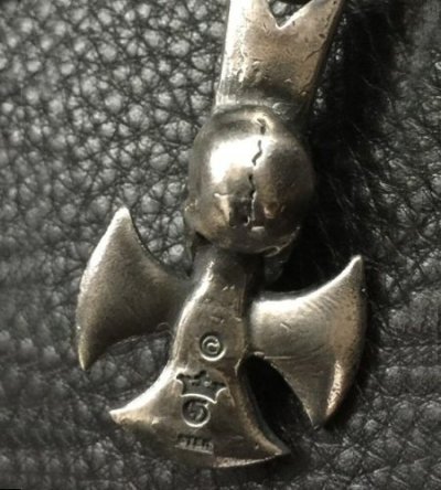 画像10: Round Cross With Skull Pendant