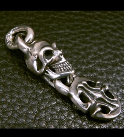 画像5: Single Slant Head Skull With Classic Sculpted Oval Pendant