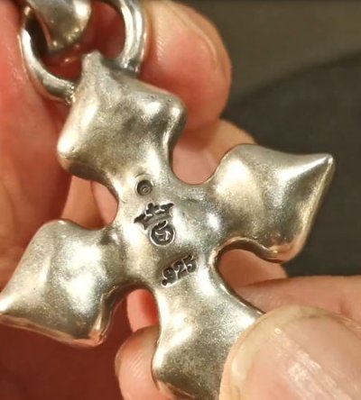 画像12: Quarter 4 Heart Chiseled Short Cross With H.W.O Pendant