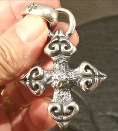 画像20: Quarter 4 Heart Chiseled Short Cross With H.W.O Pendant