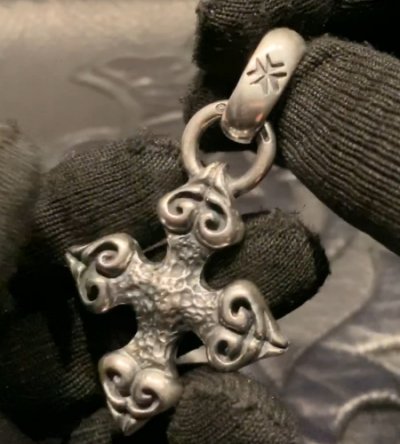 画像19: Quarter 4 Heart Chiseled Short Cross With H.W.O Pendant