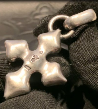 画像18: Quarter 4 Heart Chiseled Short Cross With H.W.O Pendant