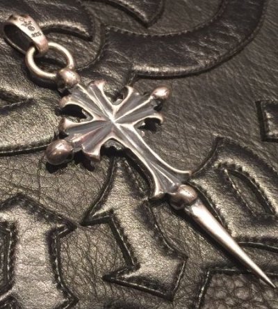 画像3: 3Skull On 2inc Plain Grooved Cross With Single Skull Dagger Pendant (Quarter)