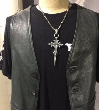 画像10: 3Skull On 2inc Plain Grooved Cross With Single Skull Dagger Pendant (Quarter)