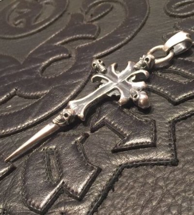 画像7: 3Skull On 2inc Plain Grooved Cross With Single Skull Dagger Pendant (Quarter)