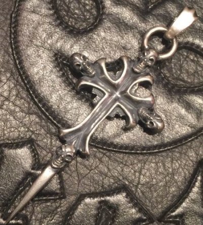画像5: 3Skull On 2inc Plain Grooved Cross With Single Skull Dagger Pendant (Quarter)